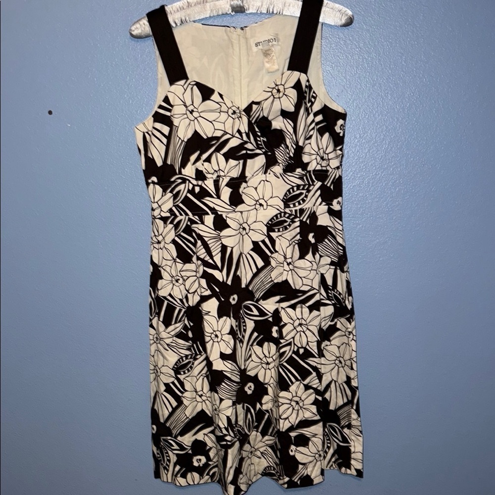 Studio I Black and White Sleeveless Sweetheart Midi Dress - size 12 - B6